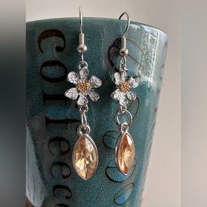 Handcrafted Daisy dangling earrings 3